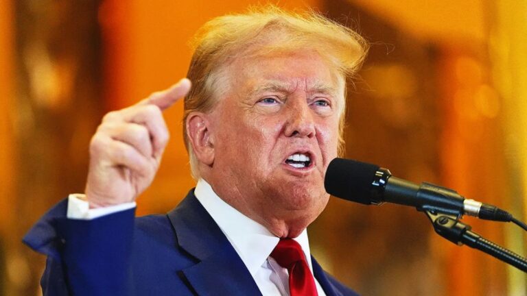 Donald Trump Tariff on Mexico and EU: अमेरिकी राष्ट्रपति डोनाल्ड ट्रंप ने अब टैरिफ वॉर में मैक्सिको और यूरोपियन यूनियन को भी अपने शिकंजे में ले लिया है। जानें क्या अब तक के टैरिफ के हाल क्या है।
