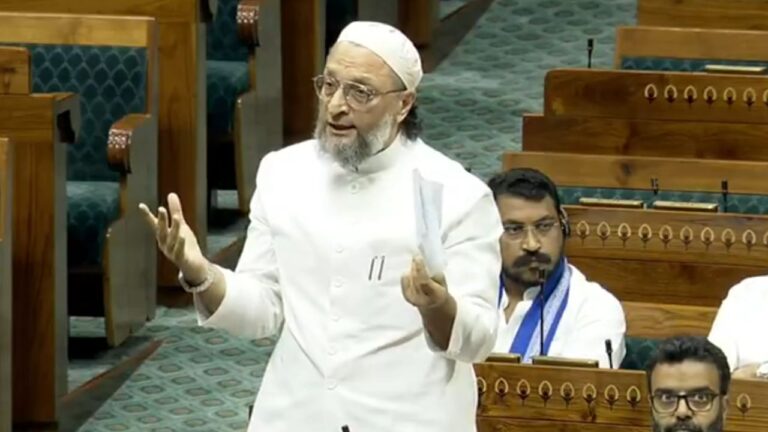 Operation Sindoor AIMIM Owaisi: एआईएमआईएम सांसद असदुद्दीन ओवैसी ने सदन में ऑपरेशन सिंदूर पर चल रही चर्चा में सरकार पर निशाना साधा।