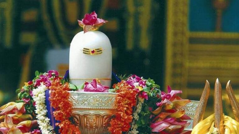 Solah Somvar Vrat: क्यों सावन से शुरू होता है सोलह सोमवार व्रत? जानें पूजा के नियम और महत्व