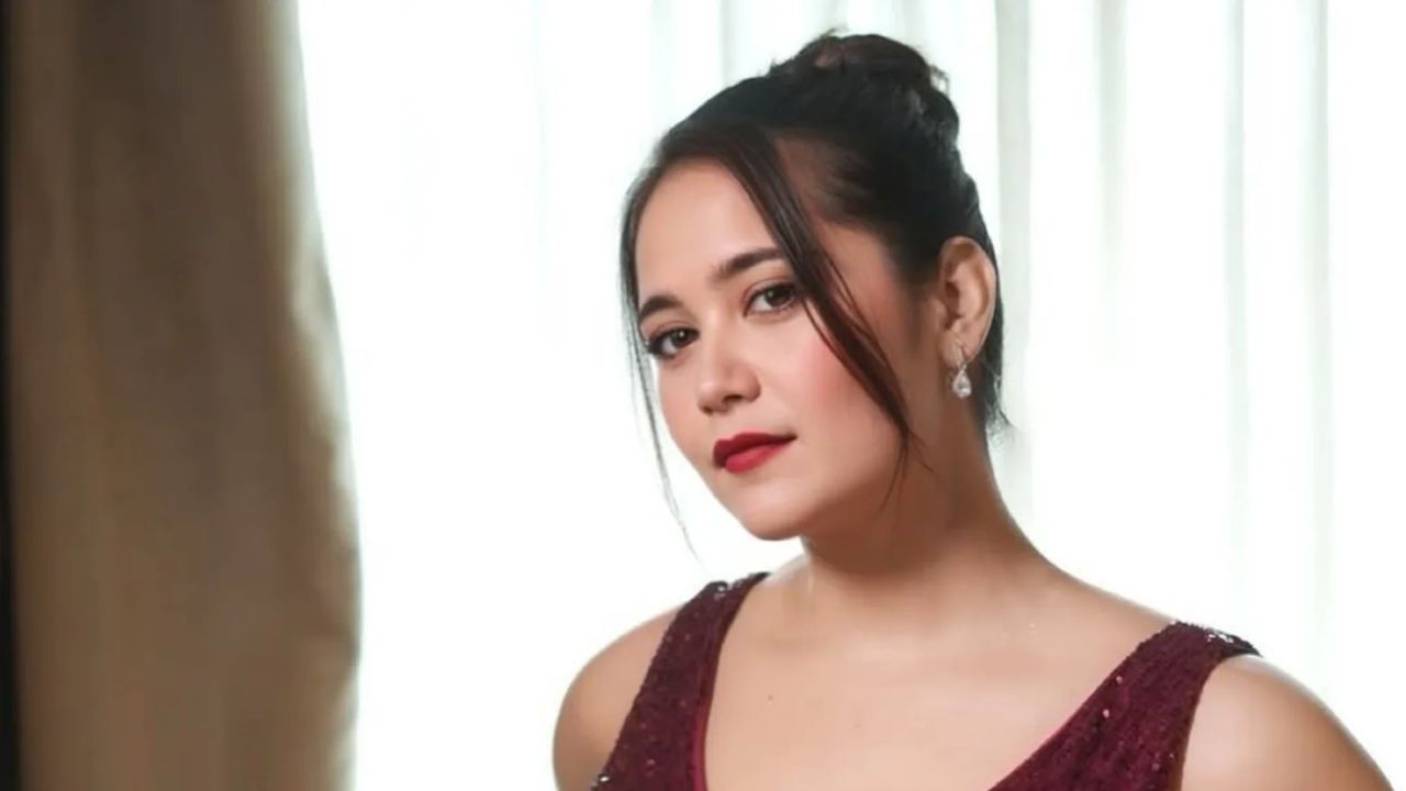 Archita Phukan: कौन हैं बेबीडॉल आर्ची? एडल्ट स्टार संग फोटो और AI विवाद ने उड़ाए सबके होश