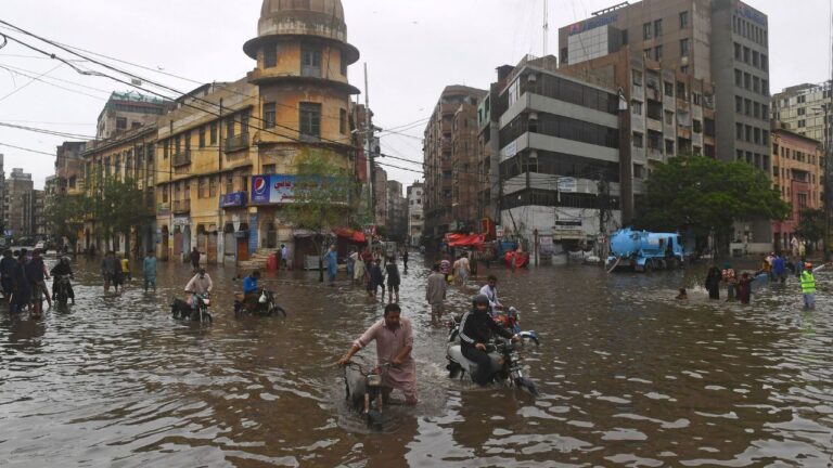 Pakistan में मानसून ने मचाई तबाही, 200 से अधिक लोगों की गई जान