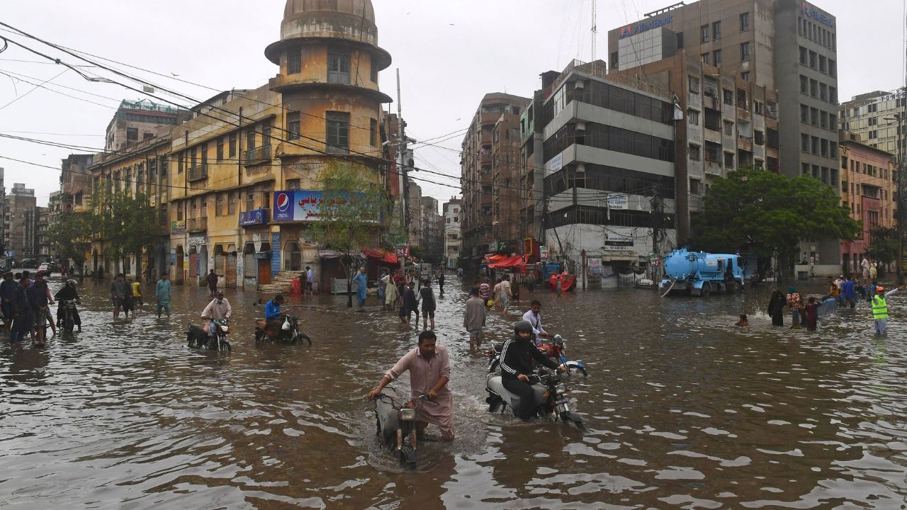 Pakistan में मानसून ने मचाई तबाही, 200 से अधिक लोगों की गई जान