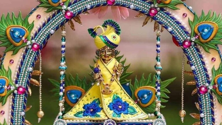 Krishna Janmashtami 2025: कैसे सजाएं श्रीकृष्ण का झूला? जानें वास्तु के अनुसार शुभ दिशा, रंग और सामग्री