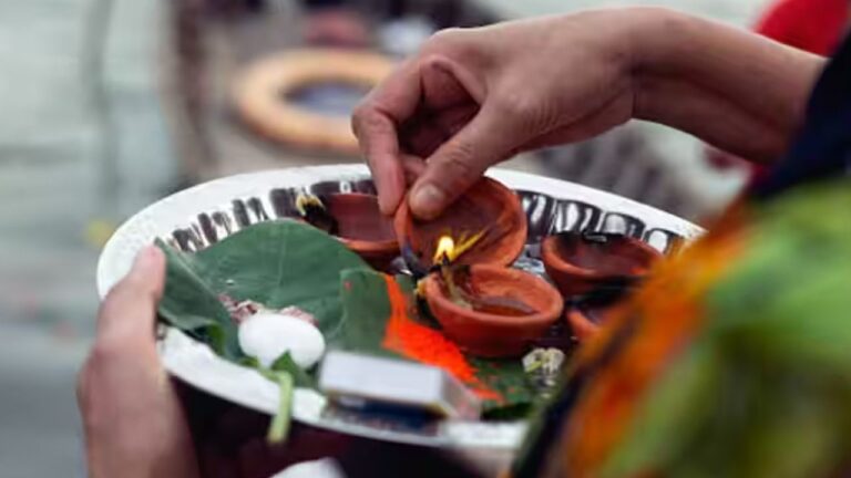 Pithori Amavasya 2025: पितृदोष दूर करने के आसान उपाय, मिलेगी मुक्ति और भाग्योदय के बनेंगे योग
