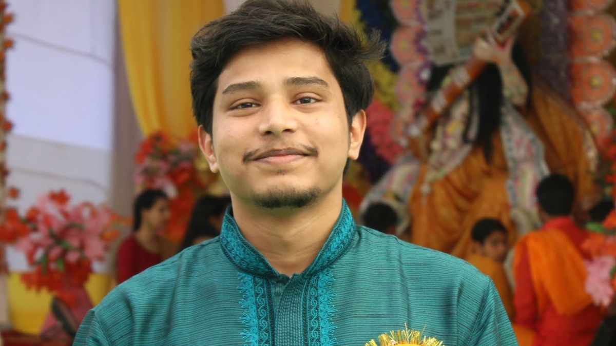 S.R Shiksha Samrat School के एलुमनी डॉ. विवेक आनंद ने नीट-पीजी में हासिल किया 55वां स्थान, शिक्षा सम्राट परिवार में हर्ष की लहर