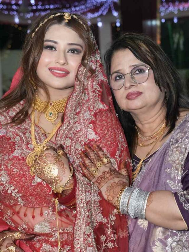 saba khan (6)
