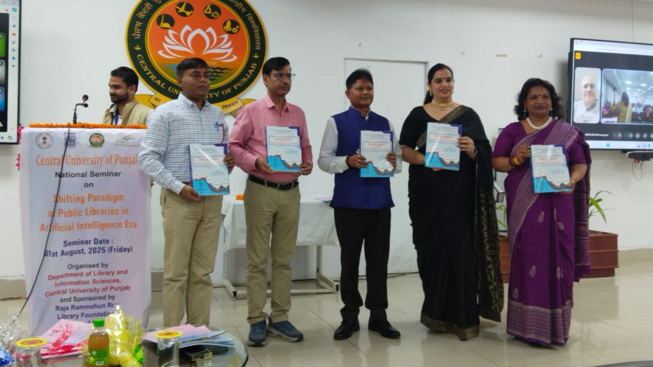 AI Era: सेंट्रल यूनिवर्सिटी ऑफ पंजाब (CUPB), बठिंडा ने शुक्रवार को "आर्टिफिशियल इंटेलिजेंस युग में सार्वजनिक पुस्तकालयों का बदलता प्रतिमान" विषय पर एक नेशनल सेमिनार का आयोजन किया।